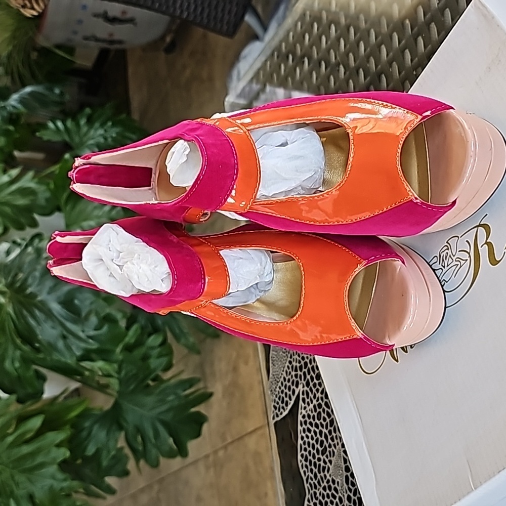 BRAND NEW IN BOX, FAUX SUEDE/LEATHER MUTI COLOR PLATFORMS - Picture 3 of 6